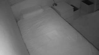 voyeurcam-julmodels-greybed-1